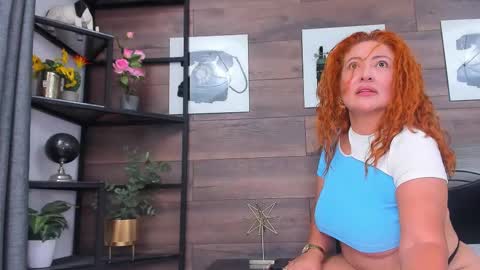 Snapshot of mami_boobs chatting on November 22, 7:13 pm Karla online show from November 22, 7:13 pm