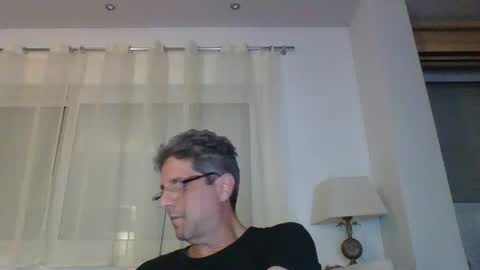 Snapshot of man211172 chatting on November 15, 4:36 pm man211172 online show from November 15, 4:36 pm