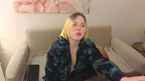 Snapshot of manic_pixie_ chatting on February 11, 2:24 pm manic_pixie_ online show from February 11, 2:24 pm