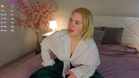 Snapshot of manic_pixie_ chatting on March 9, 10:30 am manic_pixie_ online show from March 9, 10:30 am