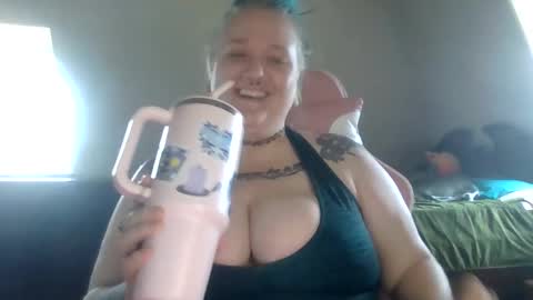 ManicPixiePop online show from November 22, 6:40 pm