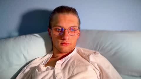 Snapshot of manxoliday chatting on December 13, 8:04 pm manxoliday online show from December 13, 8:04 pm