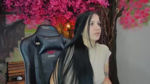 Snapshot of marahanson_ chatting on December 15, 3:38 pm Mara Hanson online show from December 15, 3:38 pm