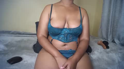 Snapshot of maraya_gold chatting on December 22, 6:15 pm maraya_gold online show from December 22, 6:15 pm