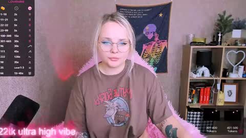 Sara online show from February 2, 8:08 pm