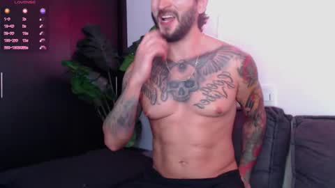 marco_allison43 online show from October 28, 8:44 pm