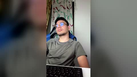 Snapshot of marcuswildx chatting on December 16, 8:41 am marcus online show from December 16, 8:41 am