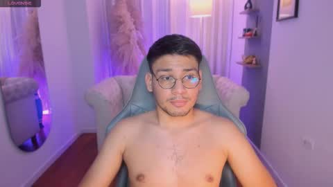 Snapshot of marcuswildx chatting on December 16, 10:48 pm marcus online show from December 16, 10:48 pm