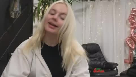 margot_robbie7 online show from February 14, 3:00 am