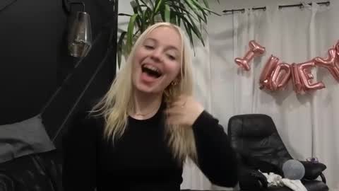 margot_robbie7 online show from February 16, 2:31 am