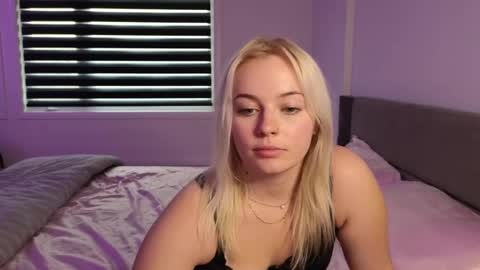 margot_robbie7 online show from September 27, 10:48 pm