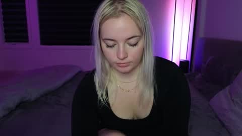 margot_robbie7 online show from October 13, 10:43 pm