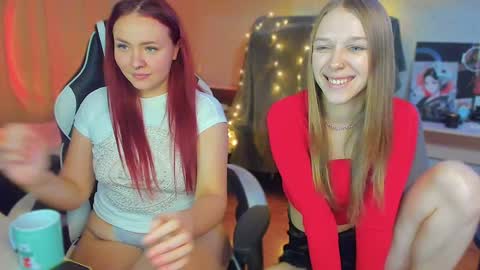 Kiku and Marii - online show from December 1, 9:04 pm