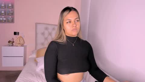 Snapshot of mariana__roe chatting on January 12, 3:03 pm Mariana Roe online show from January 12, 3:03 pm