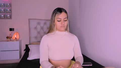 Snapshot of mariana__roe chatting on February 25, 7:09 am Mariana Roe online show from February 25, 7:09 am