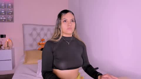 Snapshot of mariana__roe chatting on March 2, 12:11 pm Mariana Roe online show from March 2, 12:11 pm