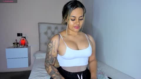 Snapshot of mariana__roe chatting on November 19, 3:06 am Mariana Roe online show from November 19, 3:06 am