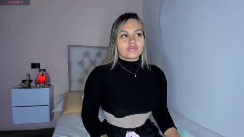 Snapshot of mariana__roe chatting on November 20, 2:56 am Mariana Roe online show from November 20, 2:56 am