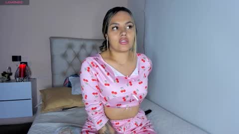 Snapshot of mariana__roe chatting on November 26, 12:44 am Mariana Roe online show from November 26, 12:44 am