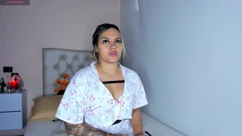 Snapshot of mariana__roe chatting on November 30, 5:17 pm Mariana Roe online show from November 30, 5:17 pm