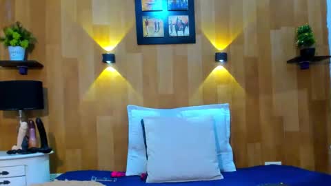 Snapshot of marianaa_aangel chatting on February 6, 6:56 pm Mariana Angel online show from February 6, 6:56 pm