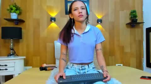 Snapshot of marianaa_aangel chatting on February 9, 2:29 pm Mariana Angel online show from February 9, 2:29 pm