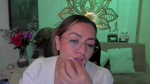 Snapshot of marianalopez81 chatting on February 7, 9:05 am Mariana Lopez online show from February 7, 9:05 am