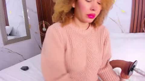 Mariana online show from December 1, 8:03 pm