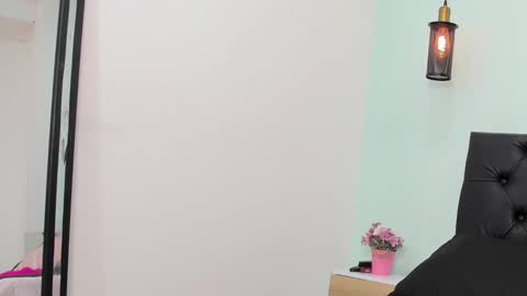 Snapshot of marianee_rousse chatting on November 1, 12:51 pm Marianee Rousse online show from November 1, 12:51 pm