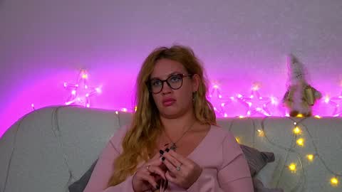 Snapshot of marianeumann chatting on December 19, 10:34 am Maria online show from December 19, 10:34 am