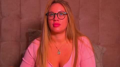 Snapshot of marianeumann chatting on January 15, 9:35 am Maria online show from January 15, 9:35 am