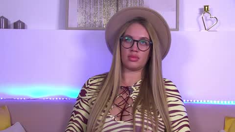 Snapshot of marianeumann chatting on January 21, 3:43 pm Maria online show from January 21, 3:43 pm