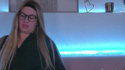 Snapshot of marianeumann chatting on February 1, 5:39 am Maria online show from February 1, 5:39 am