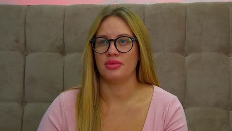 Snapshot of marianeumann chatting on February 4, 1:06 pm Maria online show from February 4, 1:06 pm