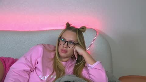 Snapshot of marianeumann chatting on February 26, 10:15 am Maria online show from February 26, 10:15 am