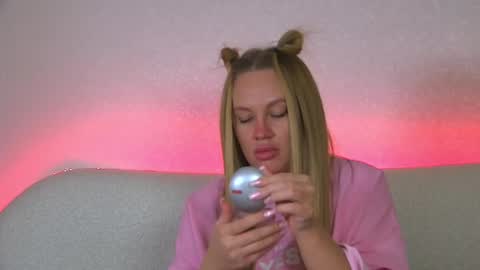 Snapshot of marianeumann chatting on February 26, 4:24 pm Maria online show from February 26, 4:24 pm