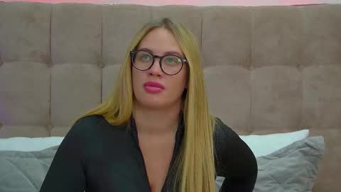 Snapshot of marianeumann chatting on February 28, 6:31 pm Maria online show from February 28, 6:31 pm