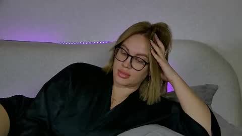 Snapshot of marianeumann chatting on September 25, 7:23 am Maria online show from September 25, 7:23 am