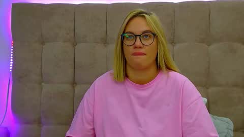 Snapshot of marianeumann chatting on November 12, 7:09 am Maria online show from November 12, 7:09 am