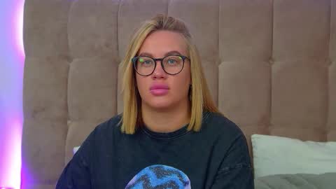 Snapshot of marianeumann chatting on November 19, 6:24 am Maria online show from November 19, 6:24 am