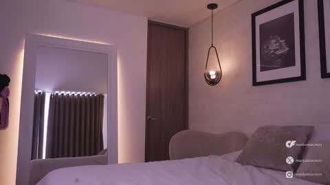 MARIANA  online show from September 9, 9:25 pm