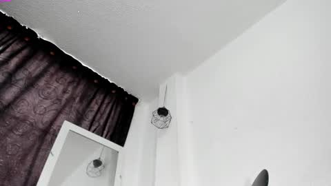 Snapshot of mariannelove77 chatting on February 8, 9:15 pm marianne online show from February 8, 9:15 pm