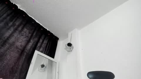 Snapshot of mariannelove77 chatting on March 10, 7:18 pm marianne online show from March 10, 7:18 pm