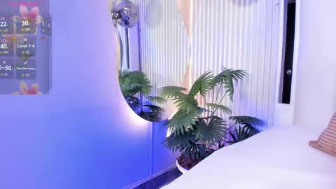 Snapshot of mariathlittle chatting on October 17, 5:37 pm Maria online show from October 17, 5:37 pm