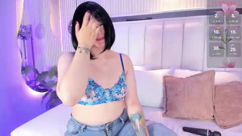 Snapshot of mariathlittle chatting on October 29, 5:47 pm Maria online show from October 29, 5:47 pm