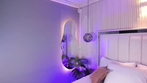 Snapshot of mariathlittle chatting on November 1, 5:04 pm Maria online show from November 1, 5:04 pm