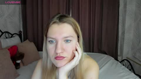 mariel_brown online show from December 7, 8:44 am
