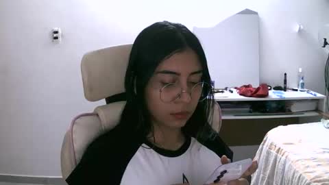 Snapshot of marilove40925 chatting on November 6, 3:40 am marilove40925 online show from November 6, 3:40 am