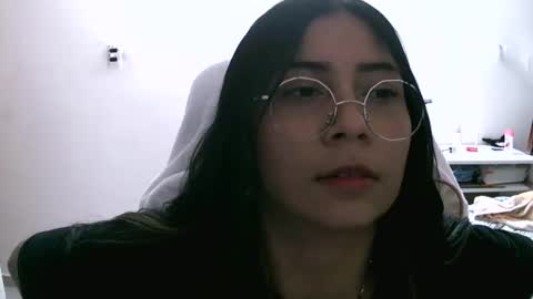 Snapshot of marilove40925 chatting on November 9, 4:00 am marilove40925 online show from November 9, 4:00 am