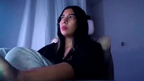 Snapshot of marilove40925 chatting on December 4, 6:23 am marilove40925 online show from December 4, 6:23 am